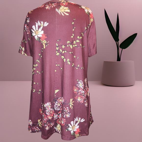 Chic Floral Tunic with Lace Detail - Size 14W - Picture 2 of 8